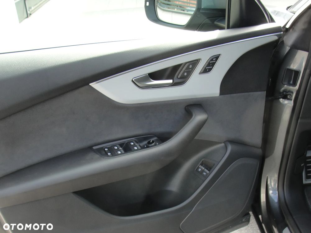 Audi Q8 55 TFSIe quattro tiptronic - 11