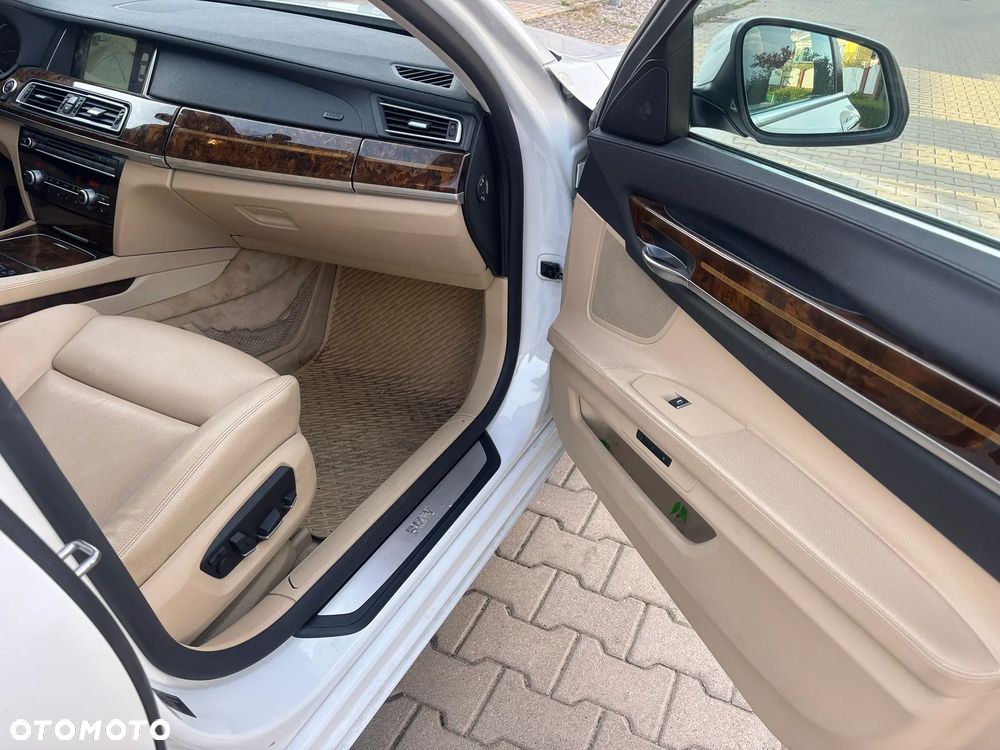 BMW Seria 7 - 8