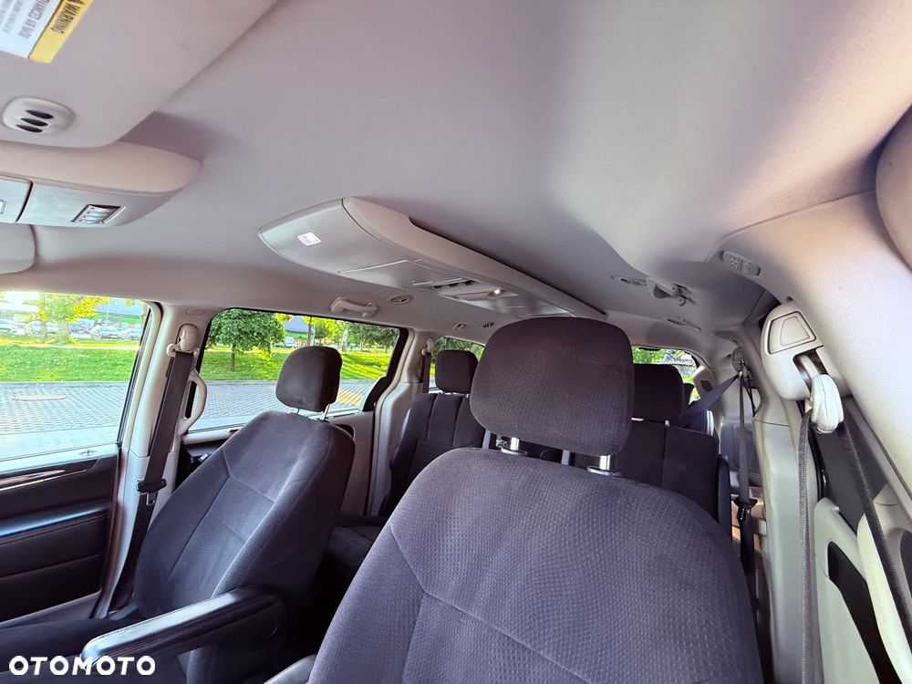 Chrysler Town & Country 3.6 Limited - 14