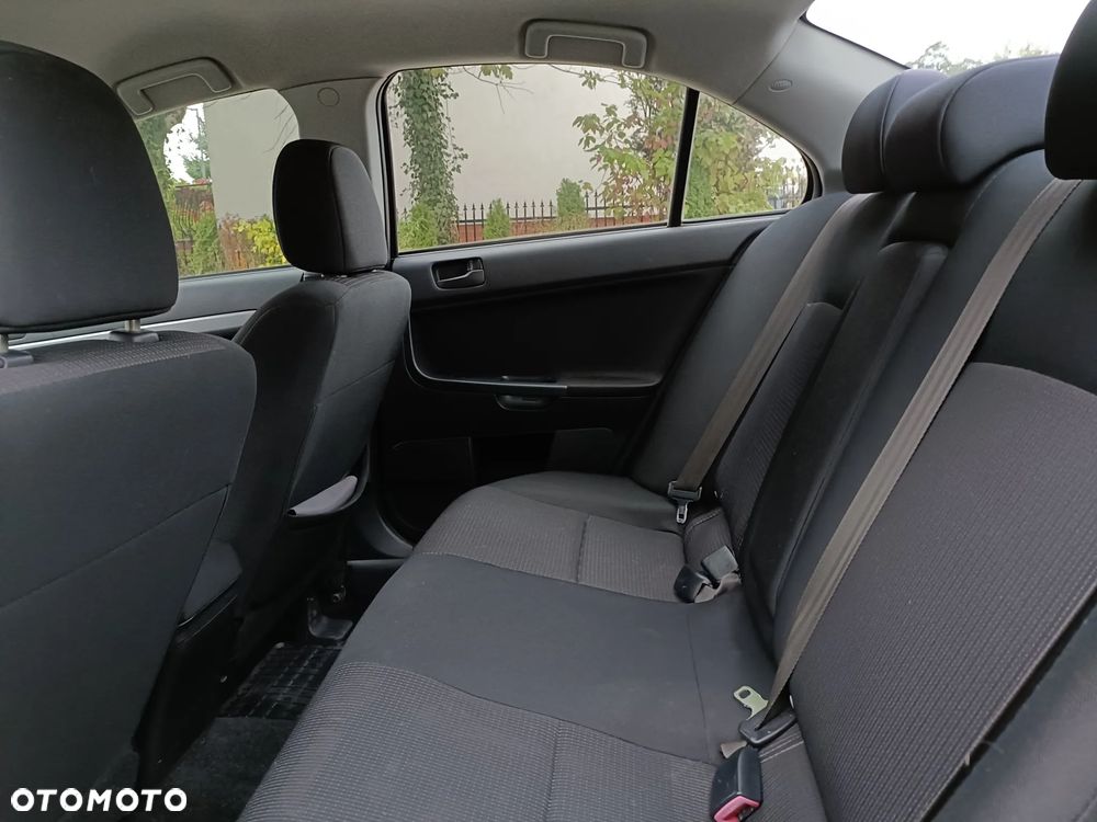 Mitsubishi Lancer - 17
