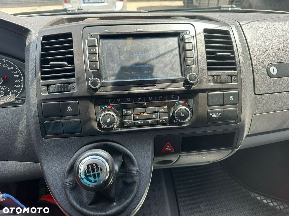 Volkswagen Caravelle - 18