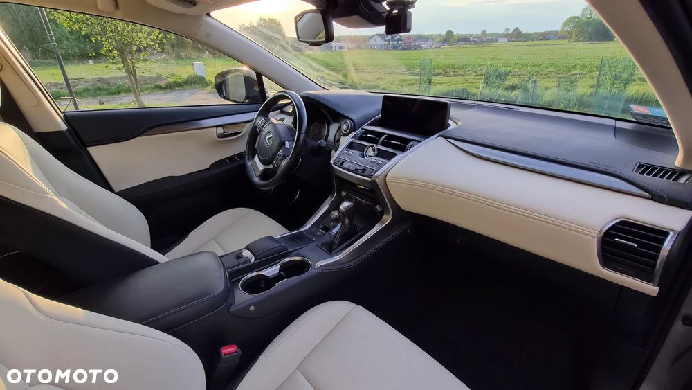 Lexus NX 300 F Impression AWD - 21