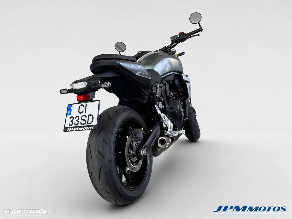 Suzuki GSX 8T - 3
