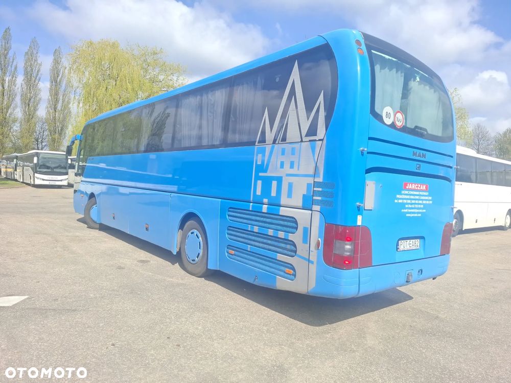 MAN LION'S COACH - 13