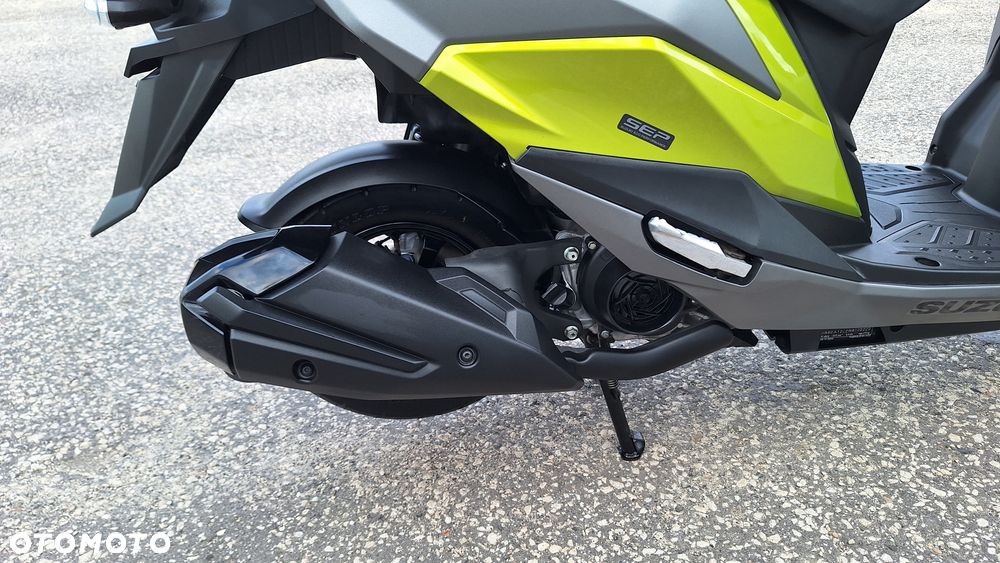 Suzuki Avenis - 17