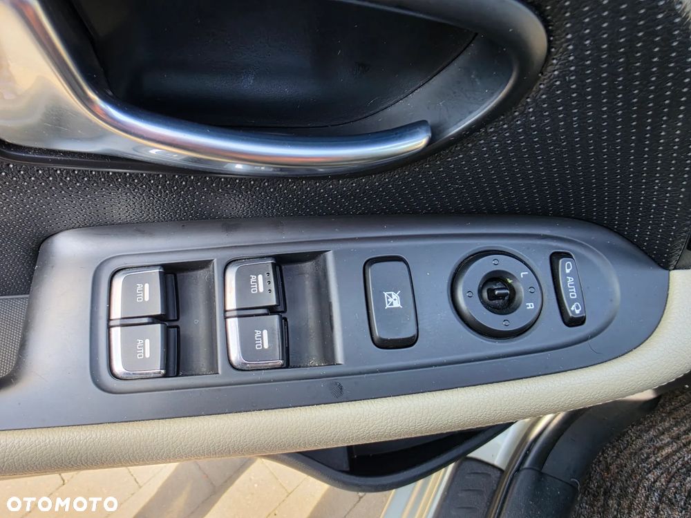 Kia Carens 2.0 GDI L - 33