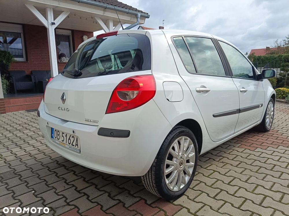 Renault Clio 2.0 16V Privilege - 9