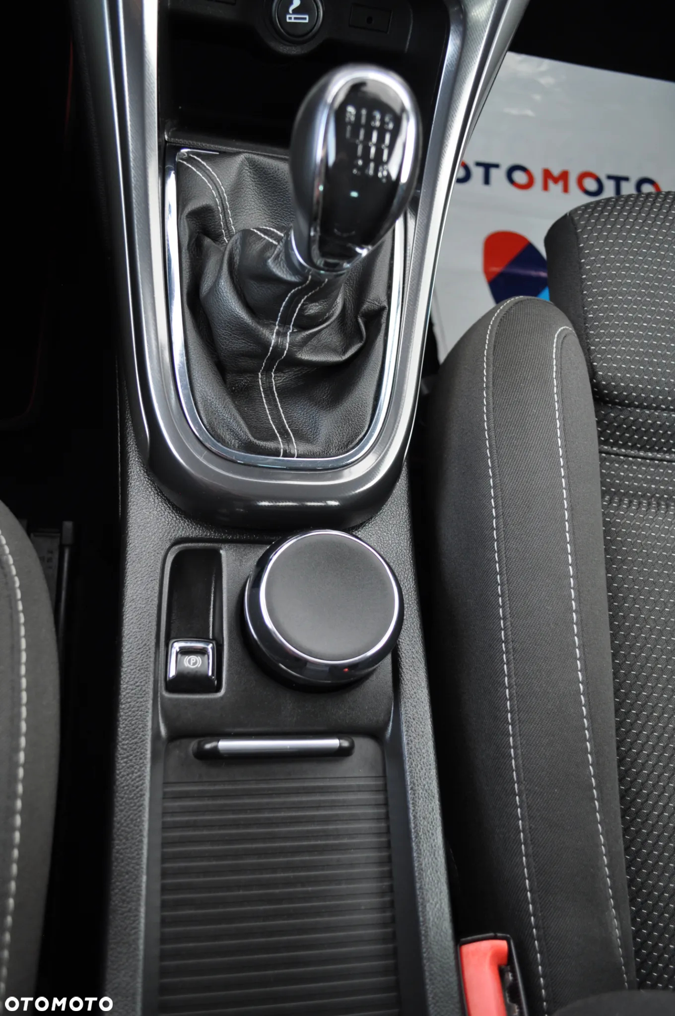 Opel Astra 1.6 Turbo Innovation - 30