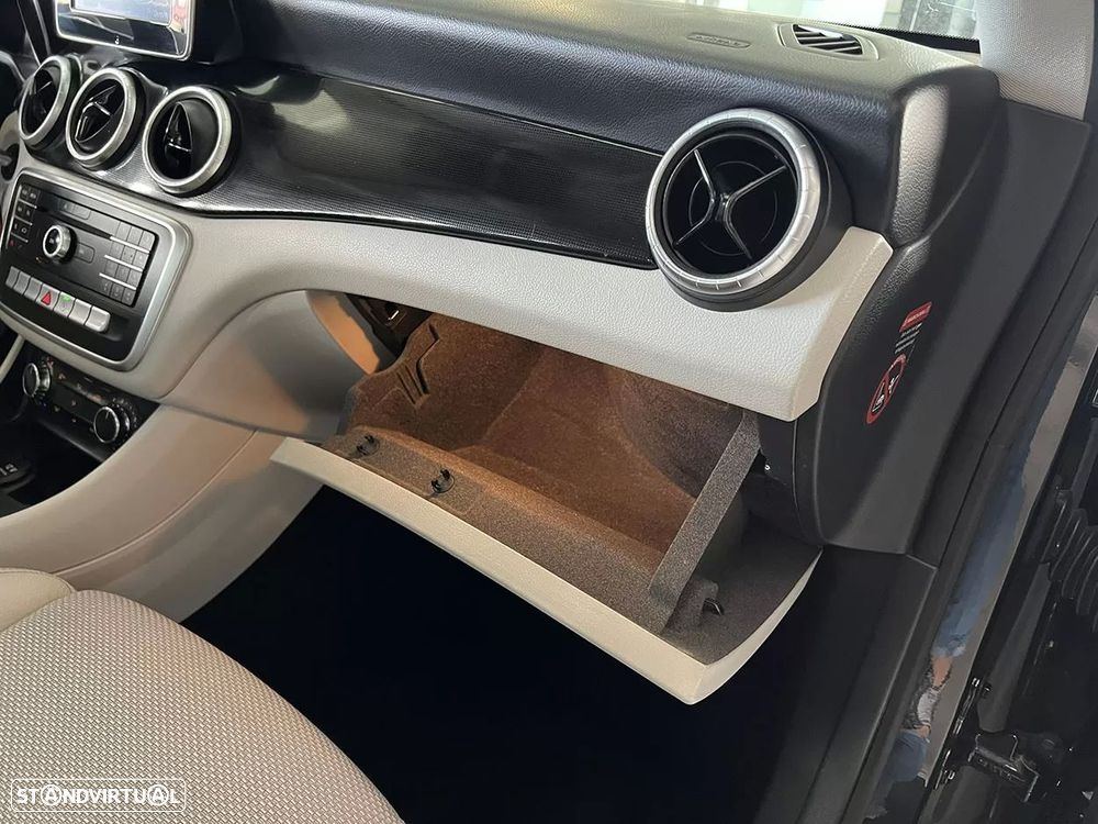 Mercedes-Benz CLA 180 d - 18