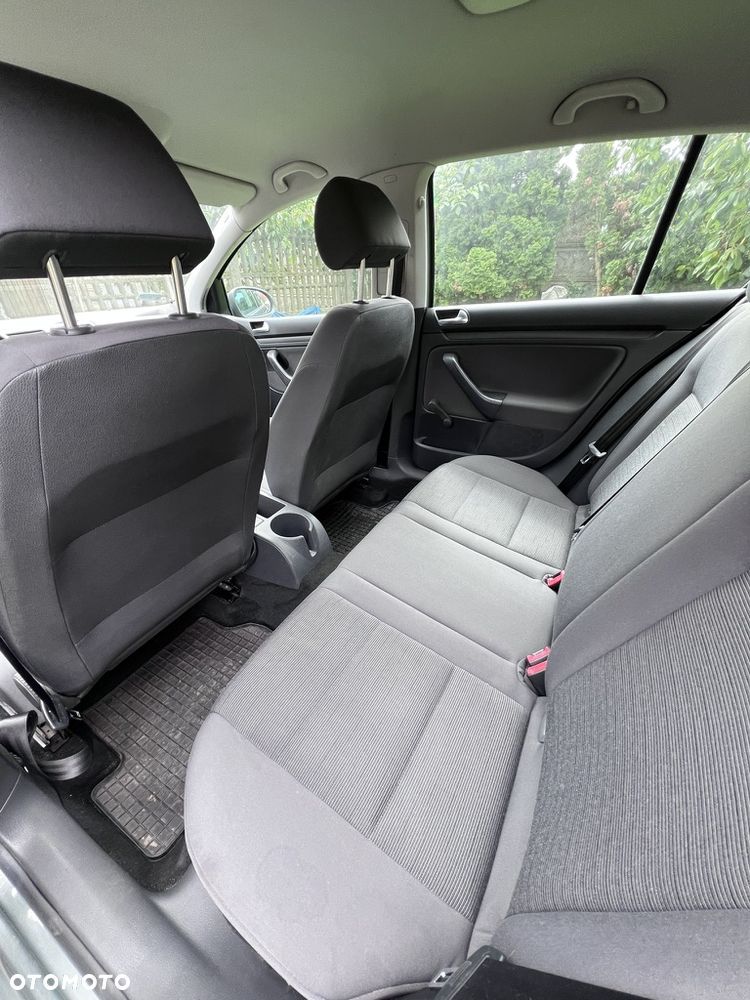 Volkswagen Golf 1.6 FSI Trendline - 10