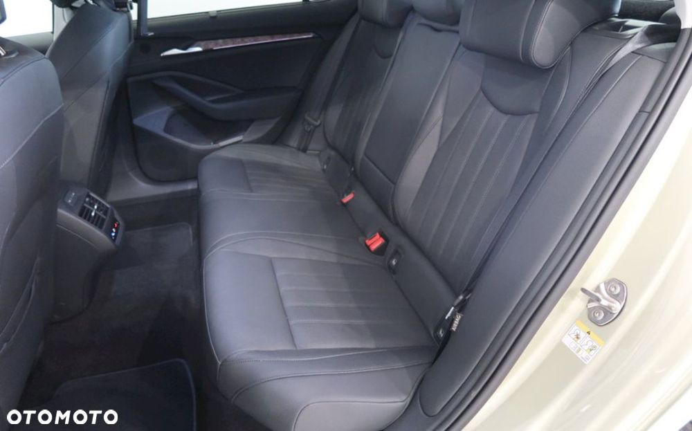 Skoda Superb 2.0 TDI SCR 4x4 L&K DSG - 11