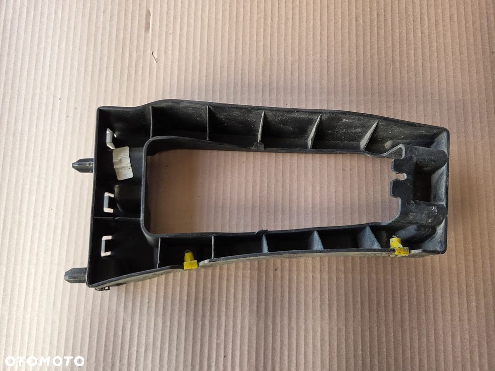 Ślizg mocowanie zderzaka prawy tył Citroen Berlingo IV - 3