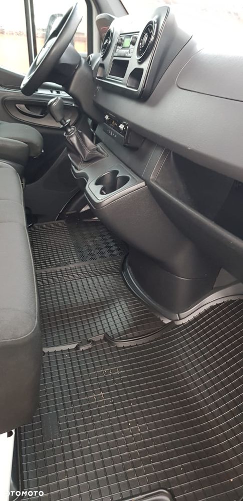 Mercedes-Benz Sprinter - 12