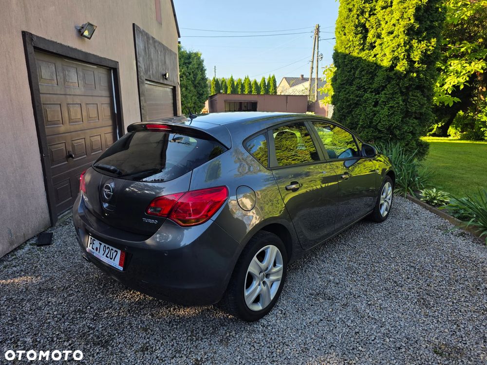 Opel Astra 2011 photo 3