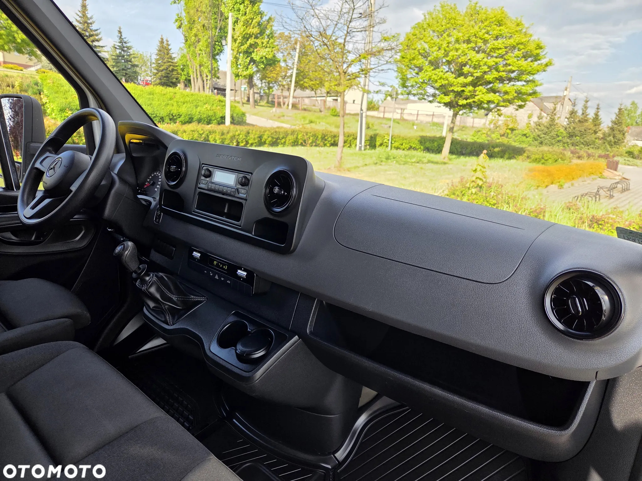 Mercedes-Benz Sprinter - 25