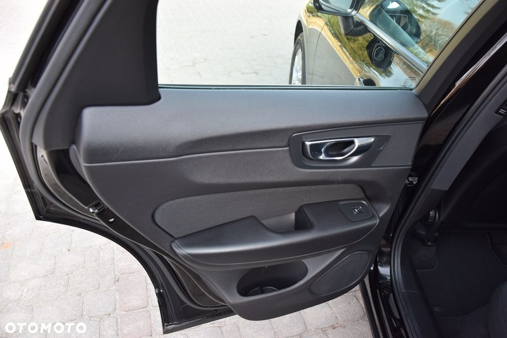 Volvo XC 60 B4 D AWD Geartronic Momentum - 35