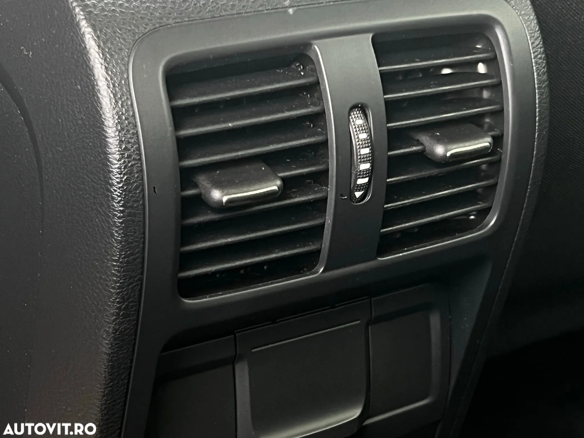 Volkswagen Passat Variant 2.0 TDI BlueMotion Technology Comfortline - 34