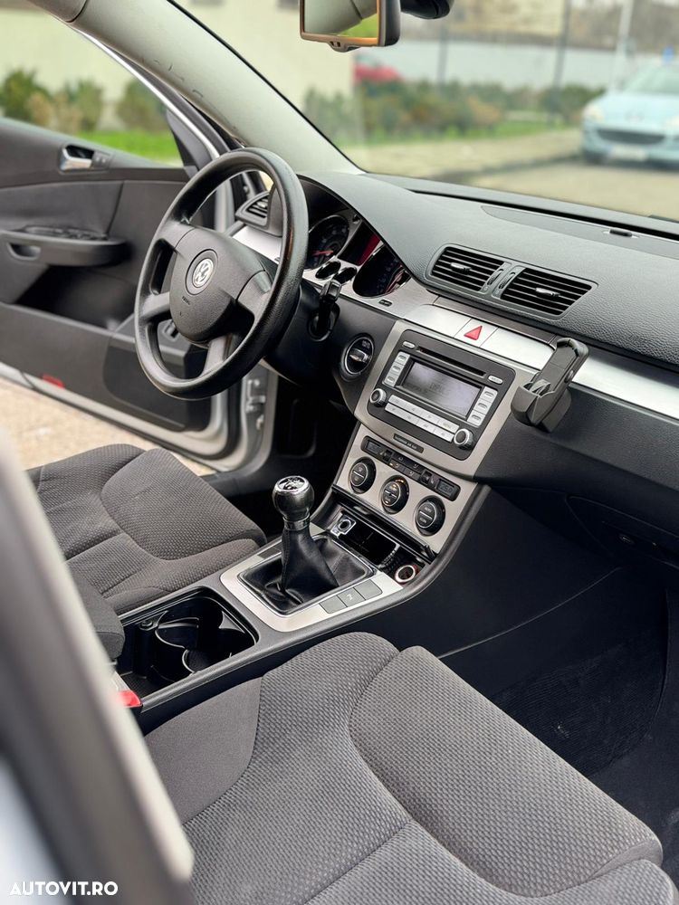 Volkswagen Passat 1.6 FSI Comfortline - 7