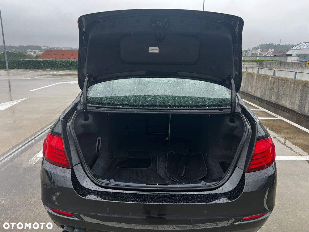 BMW Seria 5 520d xDrive - 6