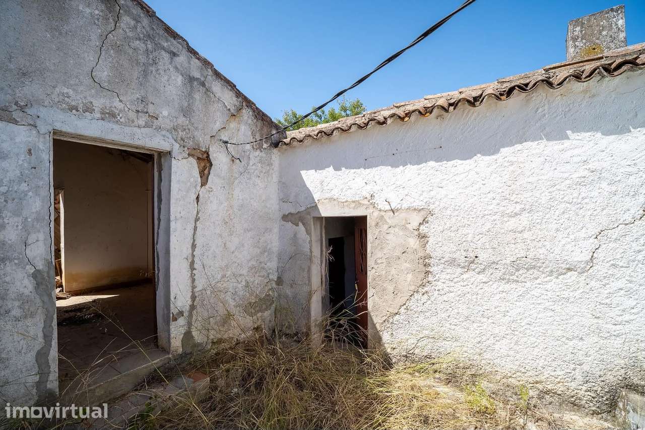 Moradia com terreno para Restaurar em Corte Pinto - Mina São Domingos - Grande imagem: 3/12