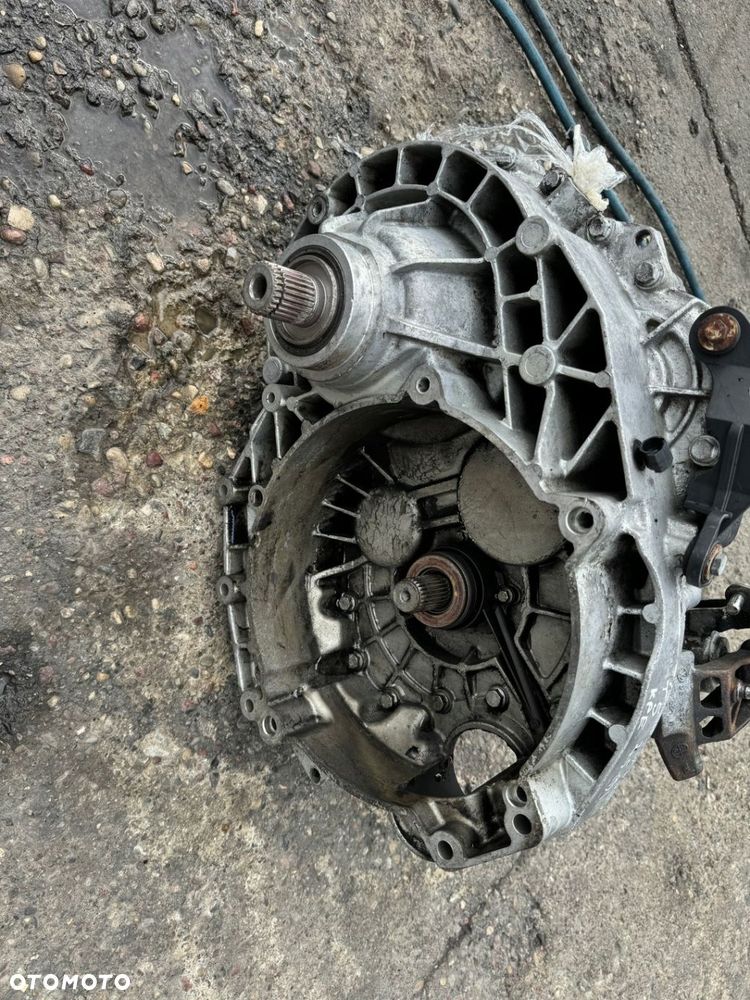 VW T5 2,5TDI 04-10r skrzynia 6 biegów KPE - 4