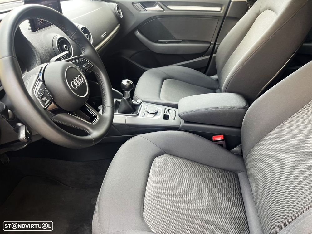 Audi A3 Sportback 1.6 TDI Design - 14