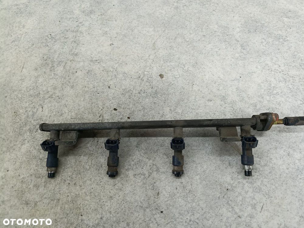 LISTWA WTRYSKOWA BENZYNA MITSUBISHI OUTLANDER I 028032918 2.4 16V - 3