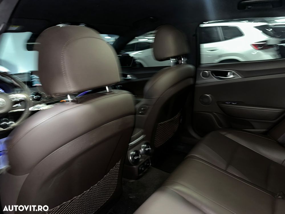 Kia Stinger - 15