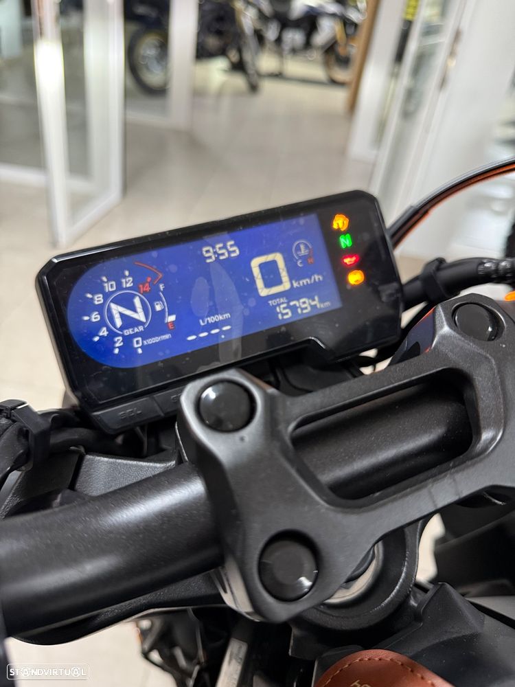 Honda CB 650 R Black Edition - 15