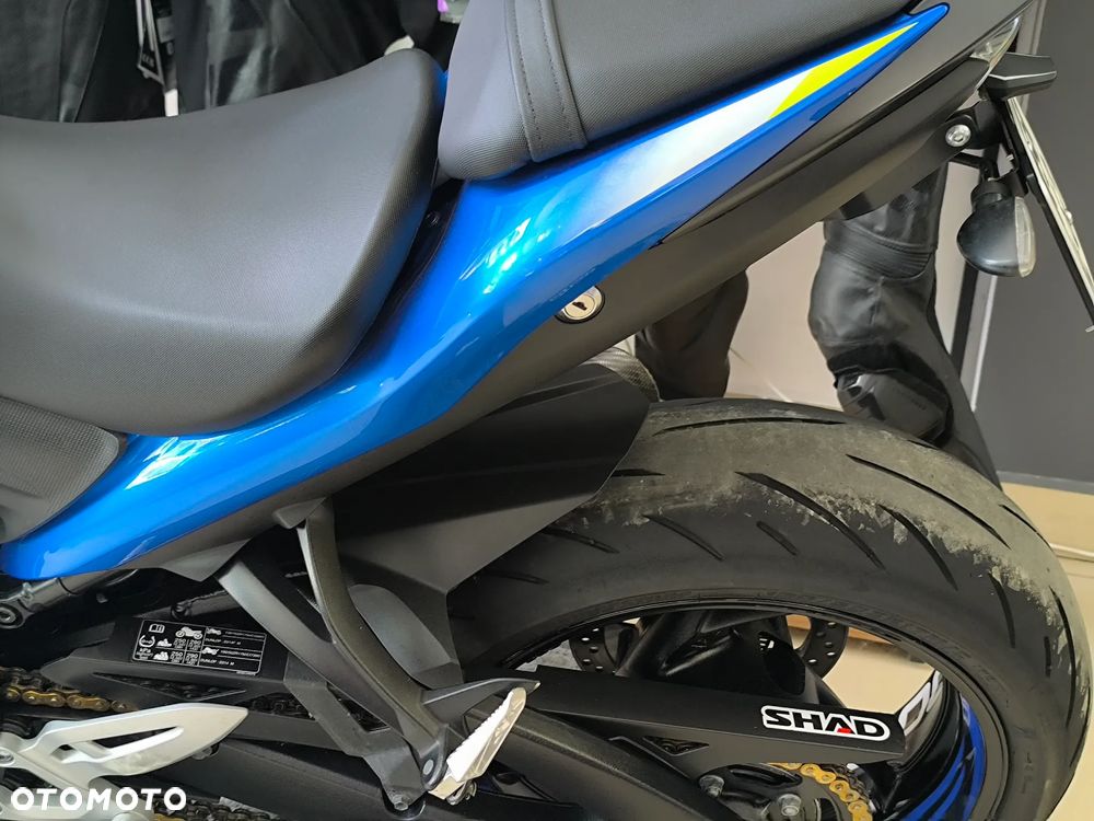 Suzuki GSX - 12