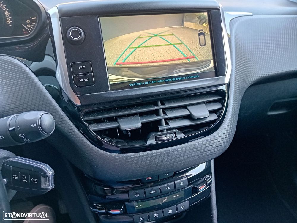 Peugeot 2008 1.2 PureTech GT Line - 23