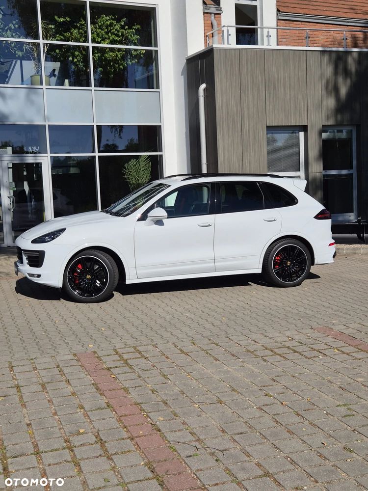 Porsche Cayenne GTS - 5