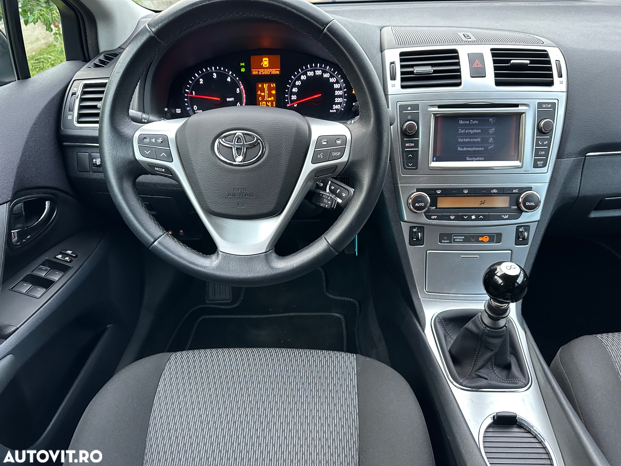 Toyota Avensis Combi 2.0 D-4D Comfort - 9