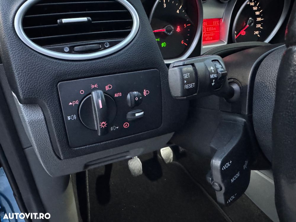 Ford Focus 2.0 TDCi DPF Ghia - 24