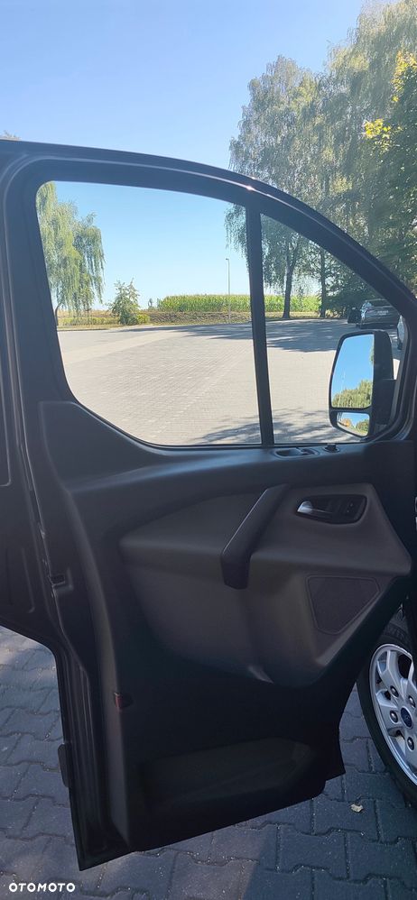 Ford Tourneo Custom - 12