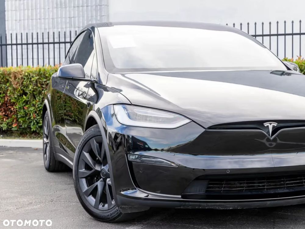 Tesla Model X - 4