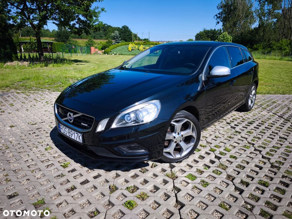 Volvo V60 D3 R-Design - 1