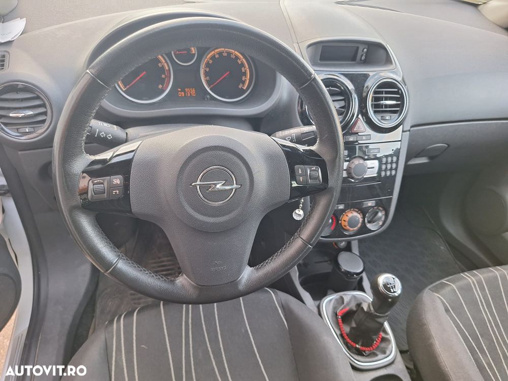 Opel Corsa 1.2 Essentia - 4