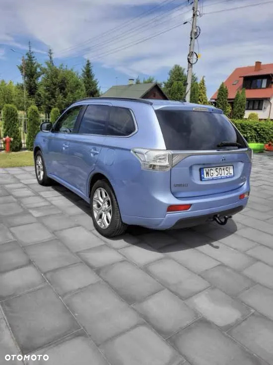 Mitsubishi Outlander - 2