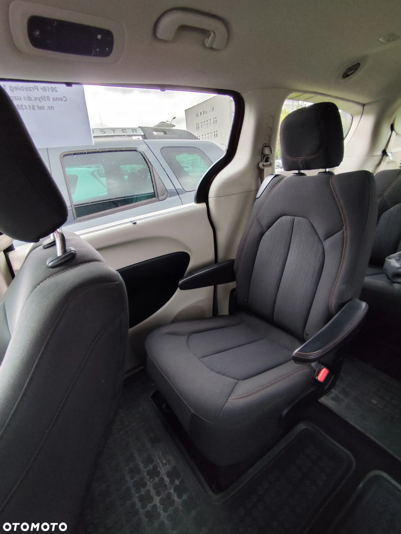 Chrysler Pacifica - 10