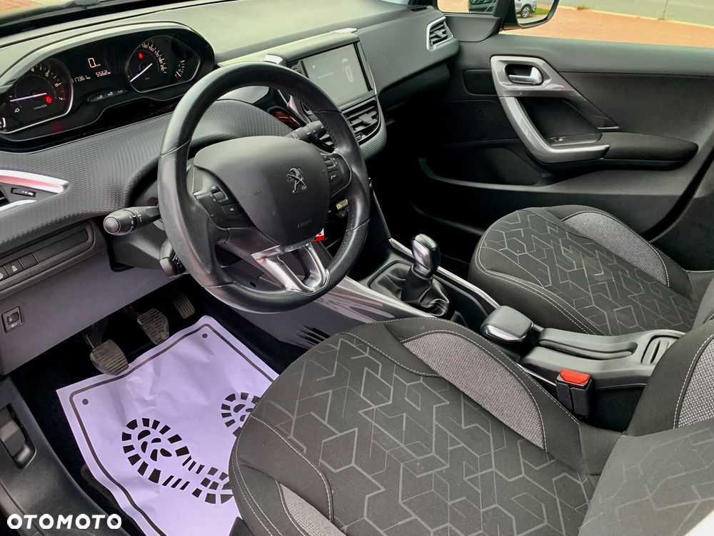 Peugeot 2008 1.2 Pure Tech Style EU6 - 18