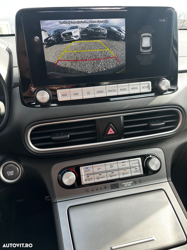 Hyundai KONA EV Premium - 23