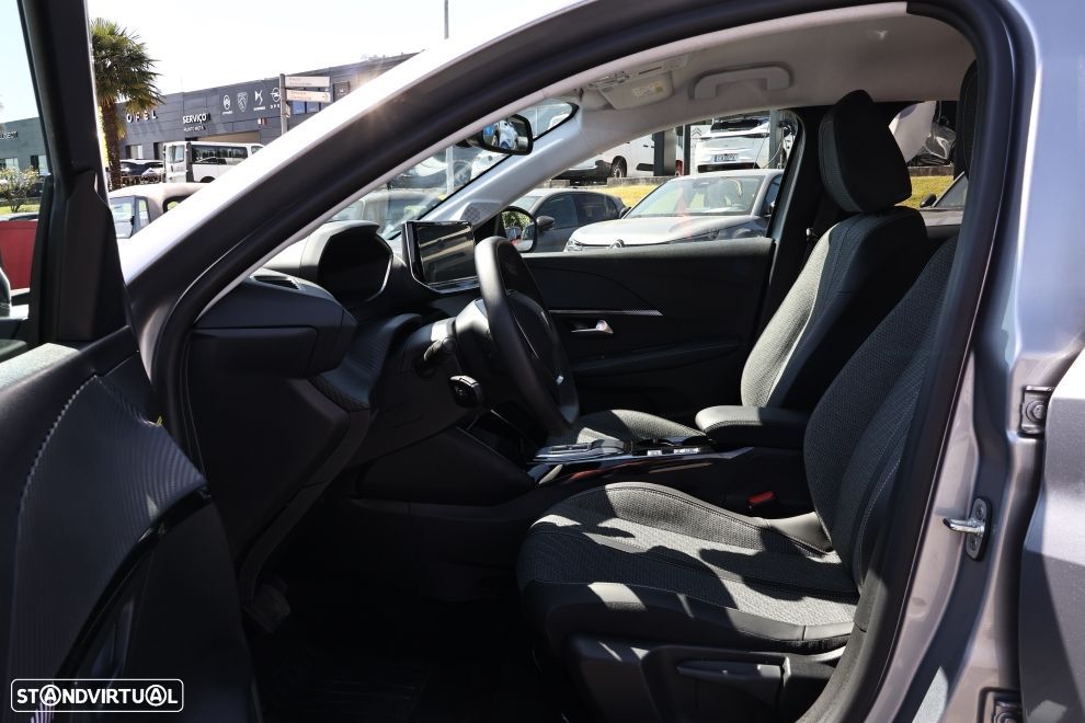 Peugeot e-208 Allure - 14