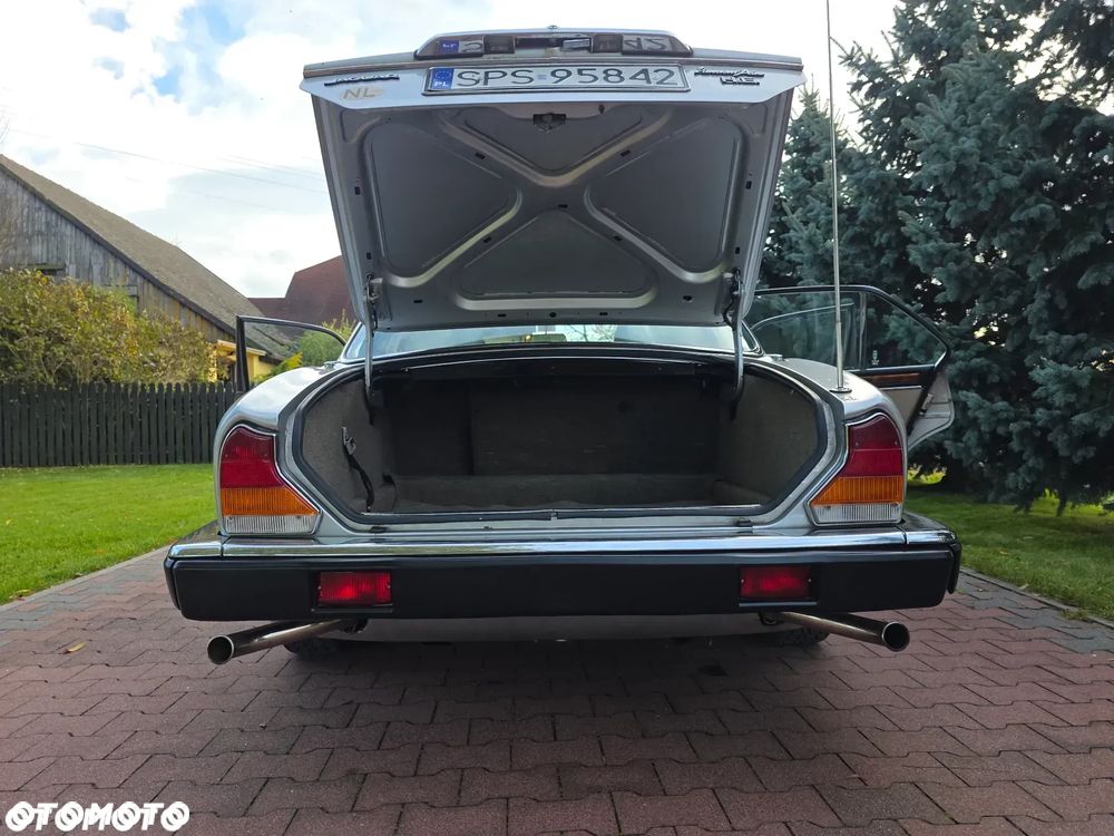Jaguar XJ - 32