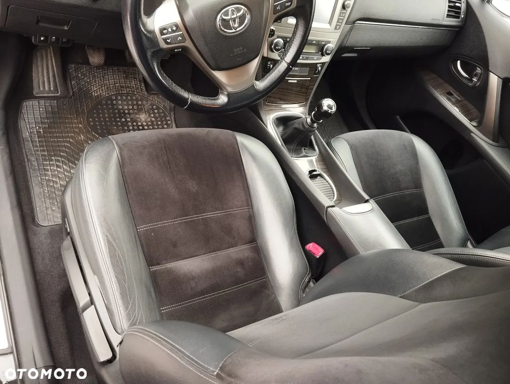Toyota Avensis 2.0 D-4D Premium - 35