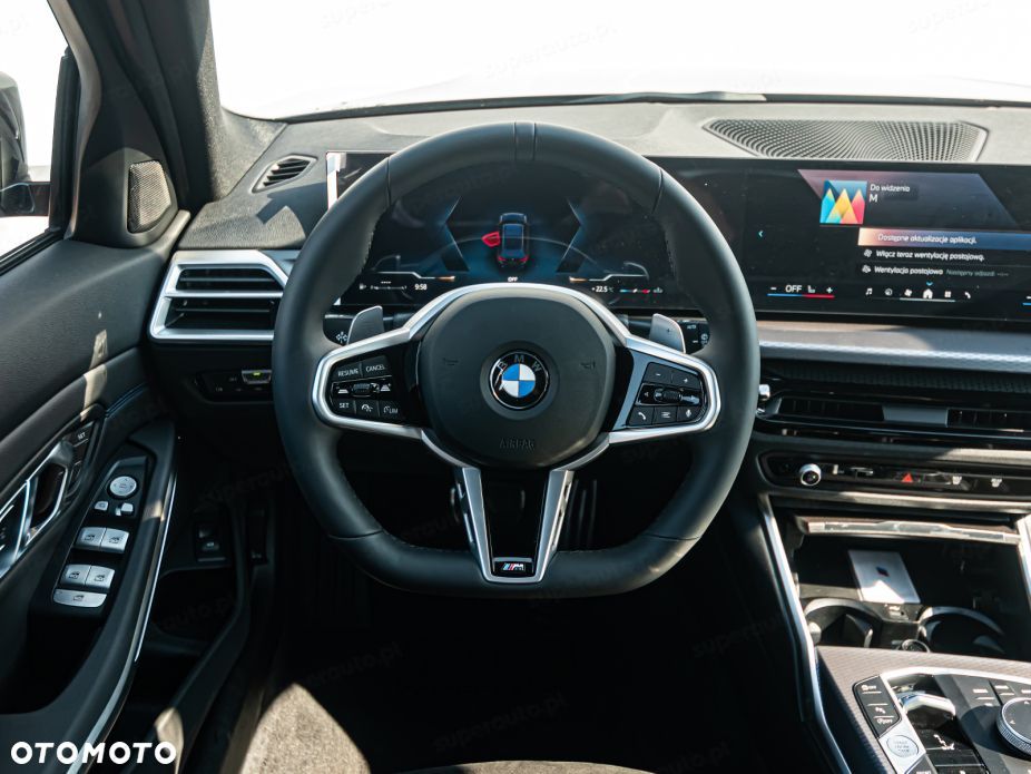 BMW Seria 3 330i xDrive M Sport - 32
