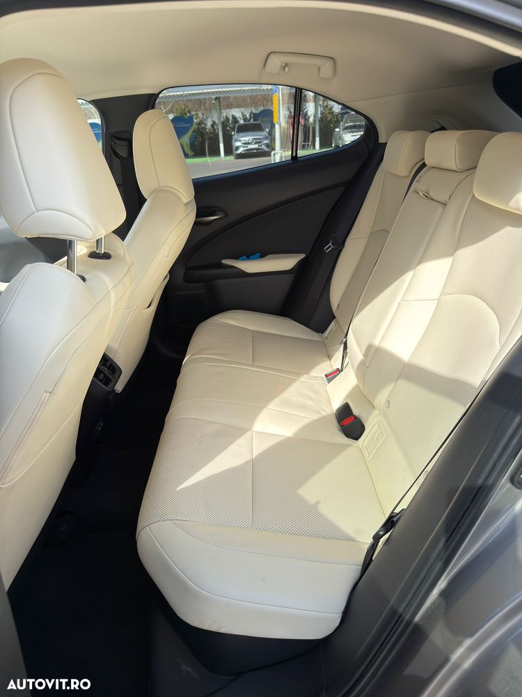 Lexus UX 250h E-FOUR Executive - 11