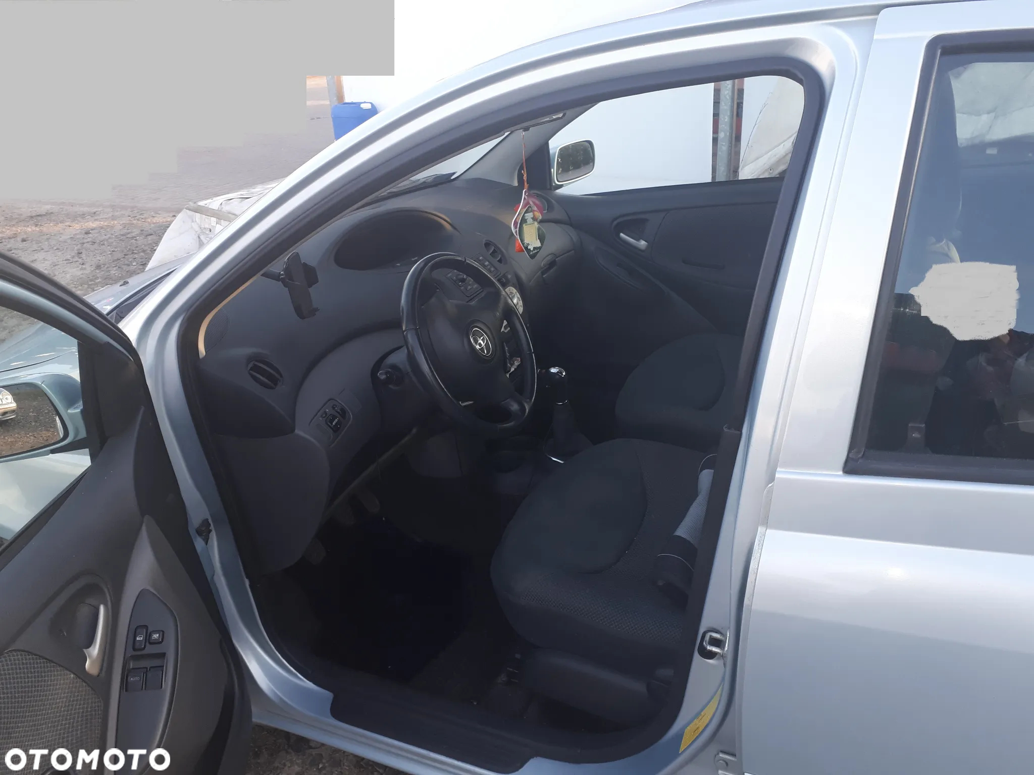Toyota Yaris 1.3 - 16