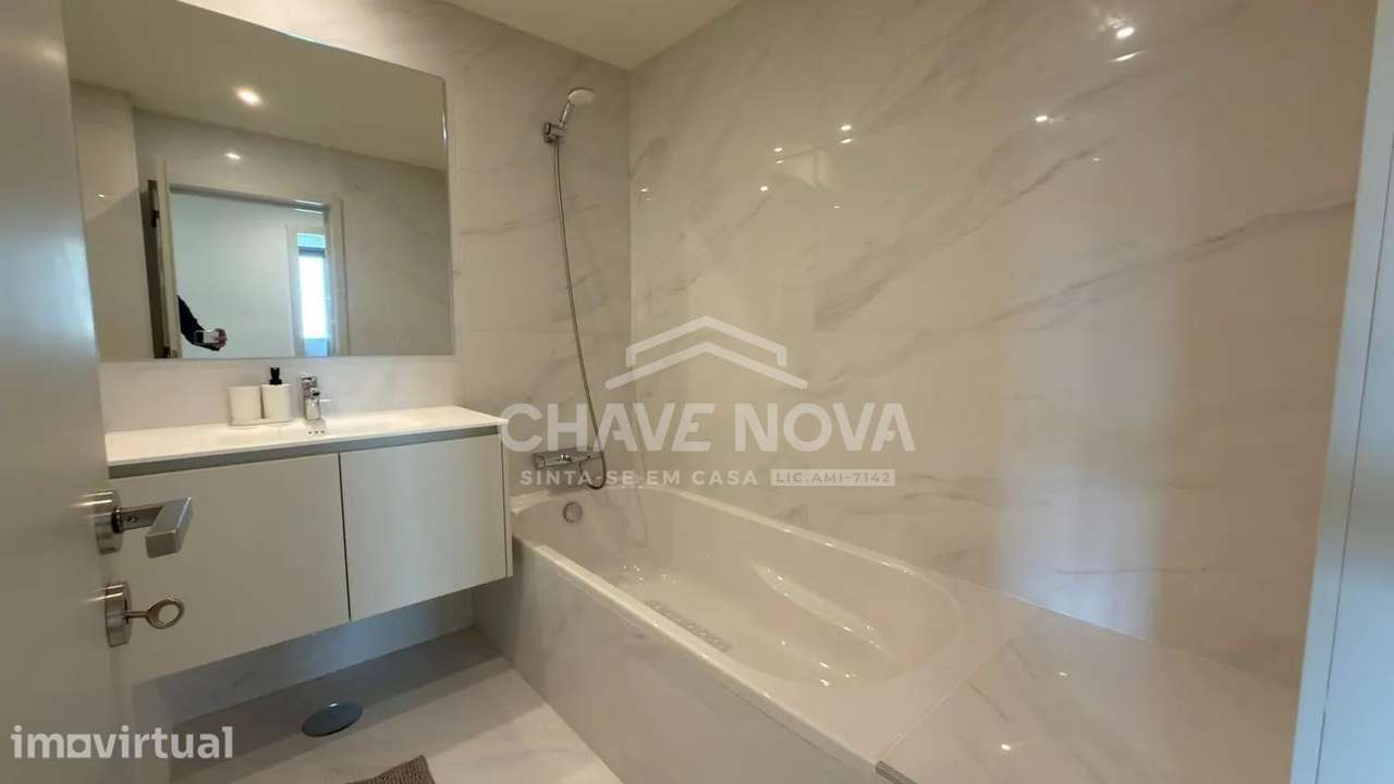Apartamento T3 Novo c/ 2 Lugares de Garagem em Oliveira do Douro - Grande imagem: 4/28