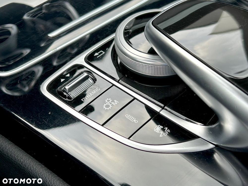 Mercedes-Benz Klasa C AMG 43 4Matic 9G-TRONIC - 29